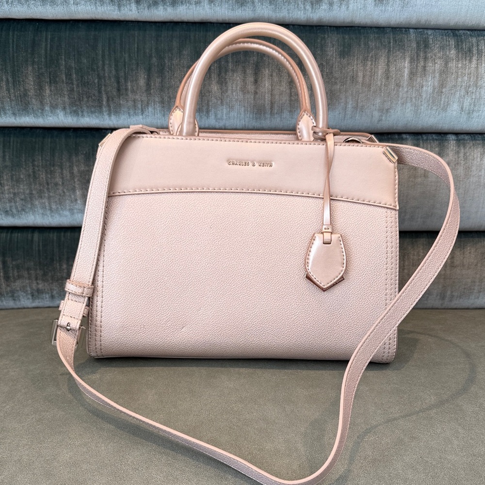 (90% new condition) Charles & Keith Blush Satchel